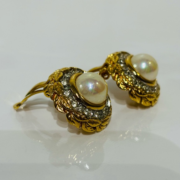Rare Authentic Nina Ricci Clip on Faux Pearl Gold tone Earrings - Picture 8 of 13